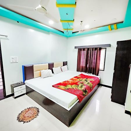 Hotel Ramghat View Уджайн Екстериор снимка