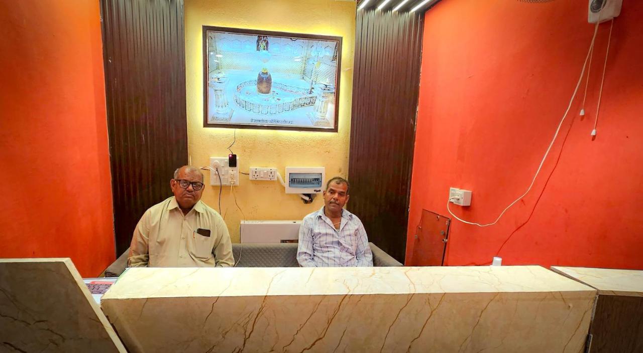Hotel Ramghat View Уджайн Екстериор снимка
