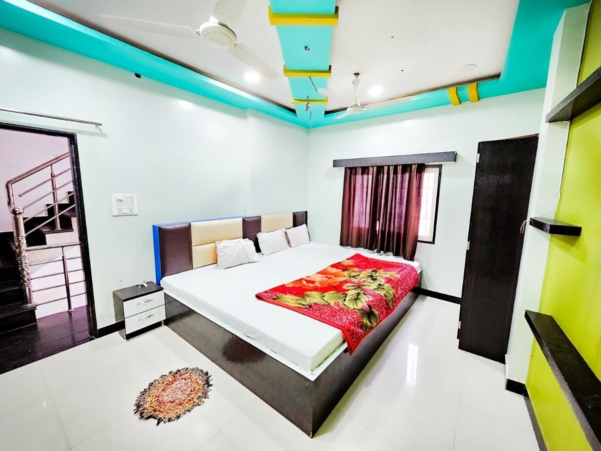 Hotel Ramghat View Уджайн Екстериор снимка