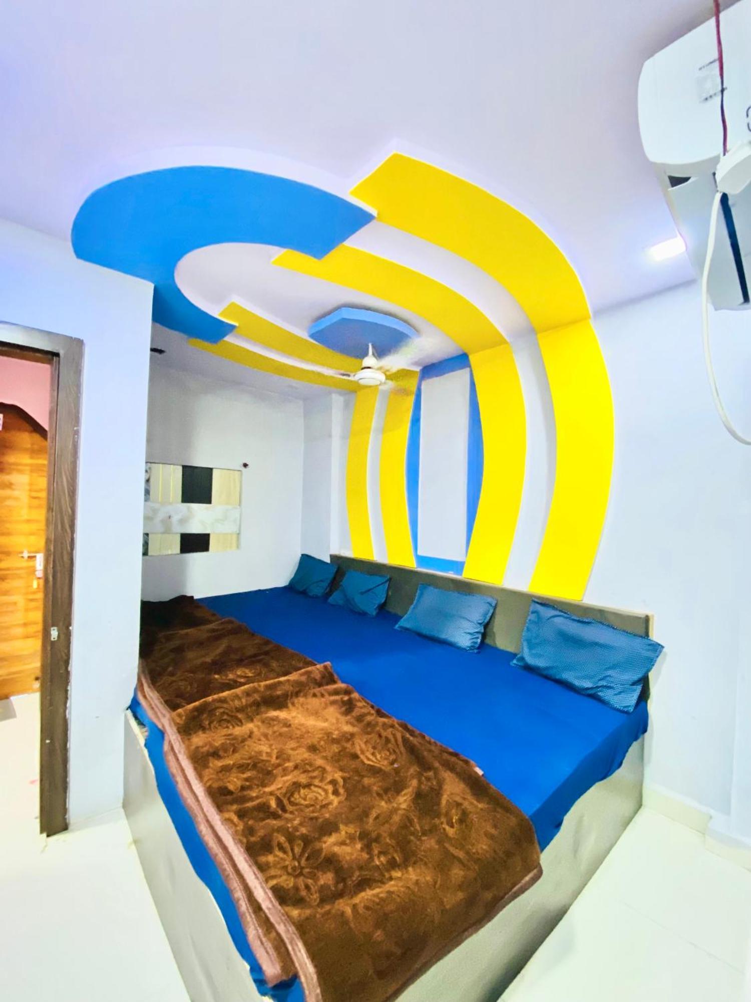 Hotel Ramghat View Уджайн Екстериор снимка