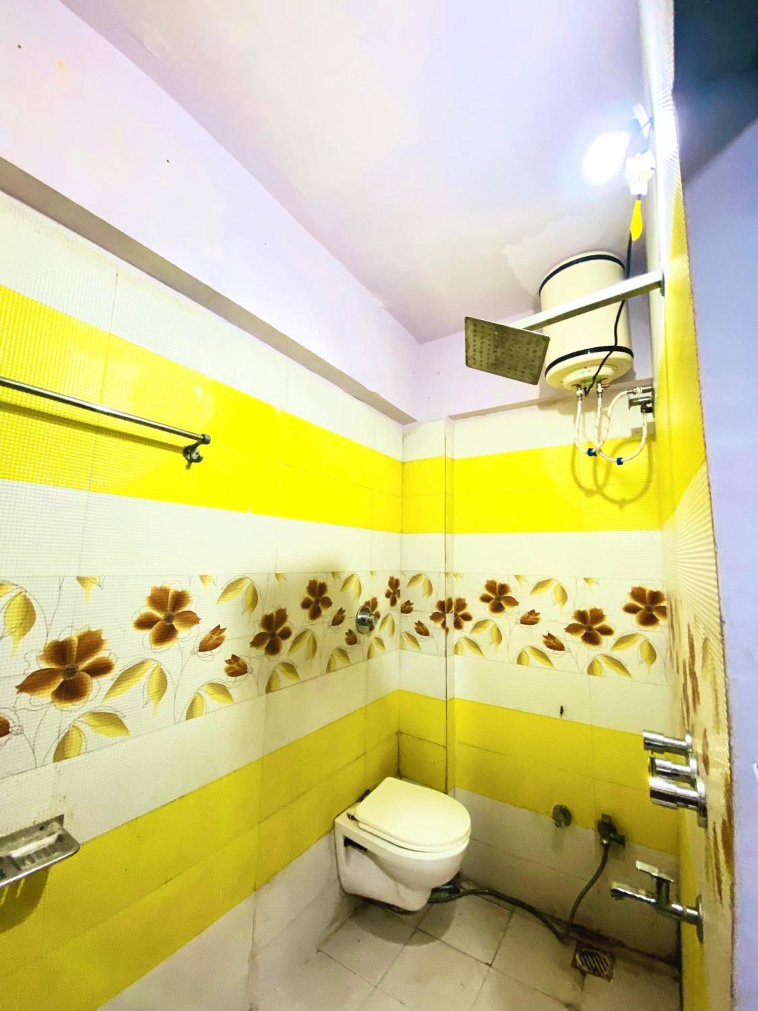 Hotel Ramghat View Уджайн Екстериор снимка