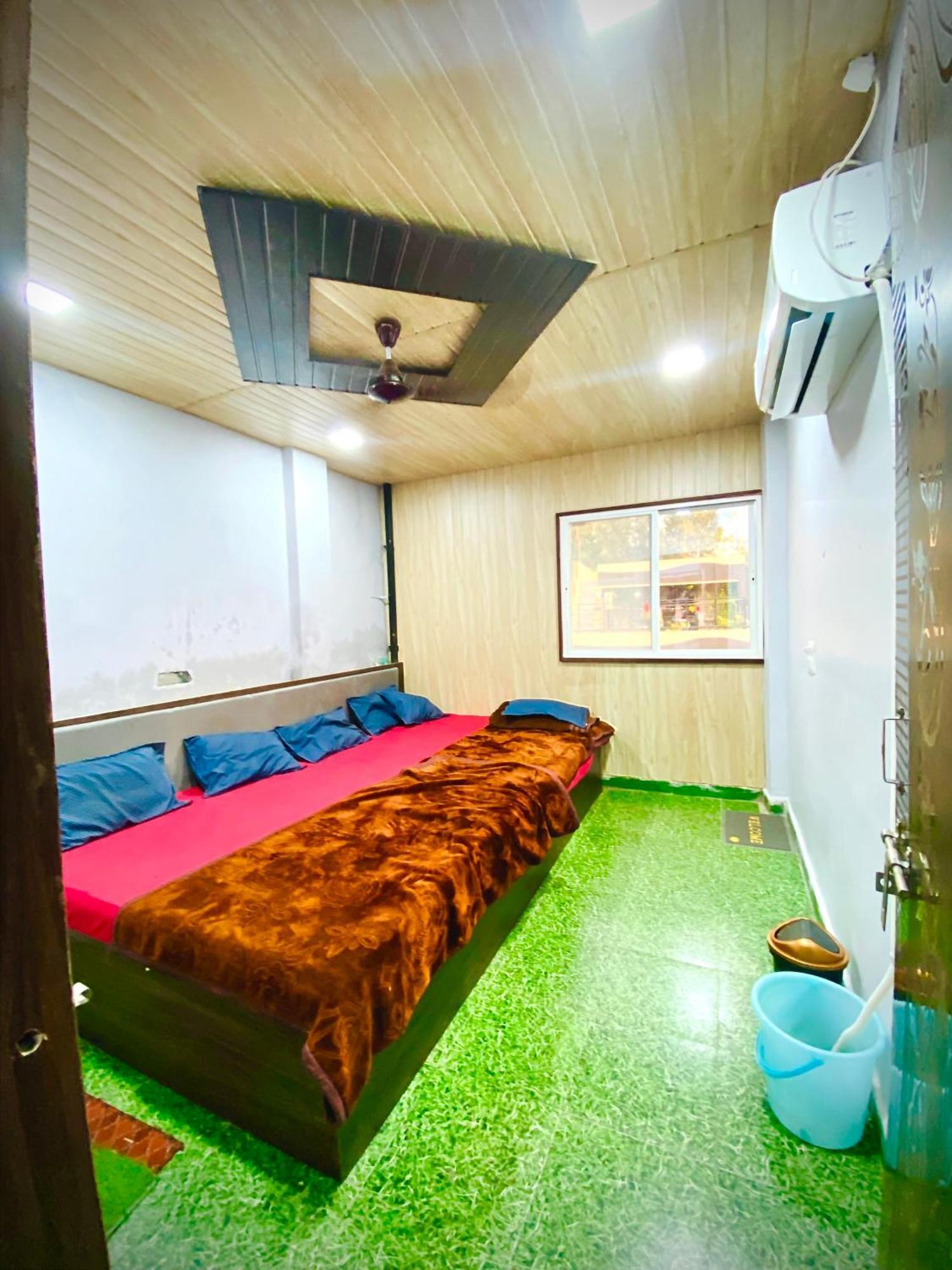 Hotel Ramghat View Уджайн Екстериор снимка
